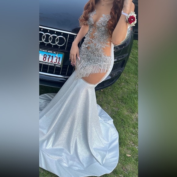 Selling prom dress - Picture 1 of 5